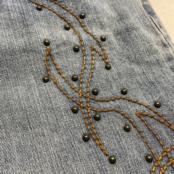 🎉HP🎉Harley Davidson Studded and Embroidered Flames Ladies Petite Jeans - Picture 4 of 10